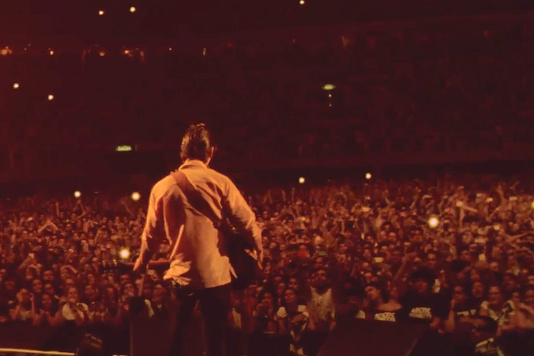 Arctic Monkeys documenta en video su gira por Sudamérica
