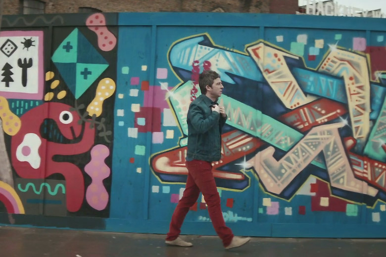 Noel Gallagher recorre el barrio en «Ballad Of The Mighty I»