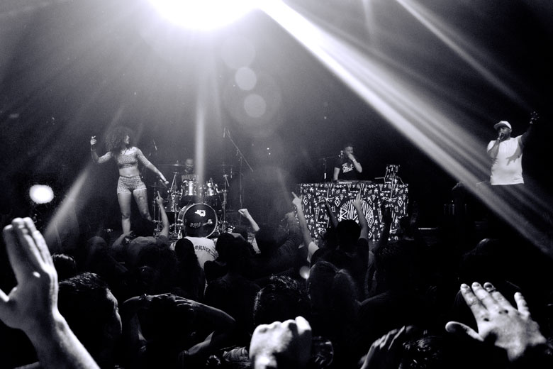 Buraka Som Sistema y su carnaval de movimientos