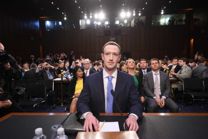 ¡Si Facebook no puede regularse, los legisladores lo haremos!