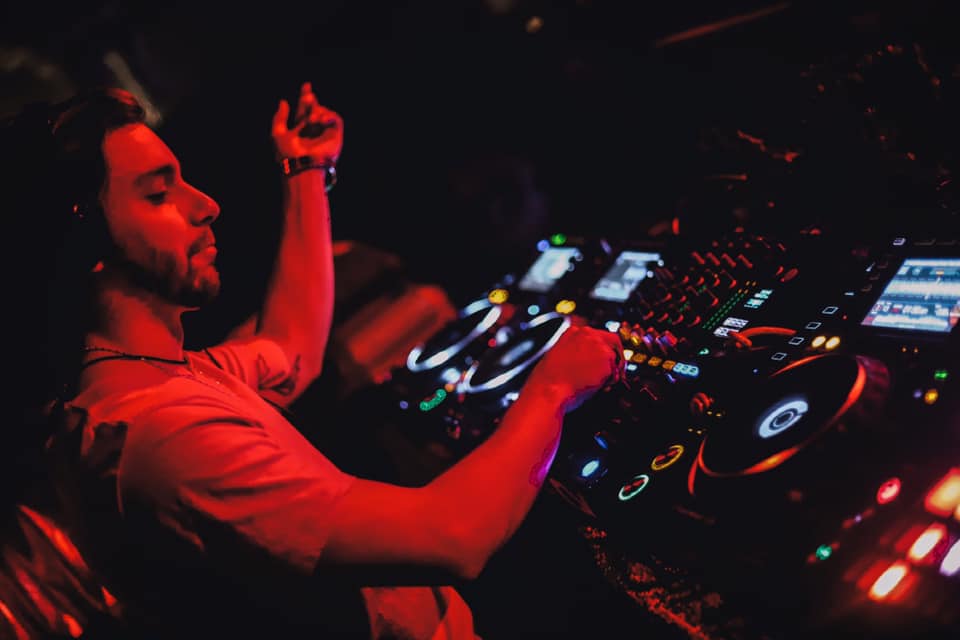 MANLO lanza EP de remixes para “Hideaway»