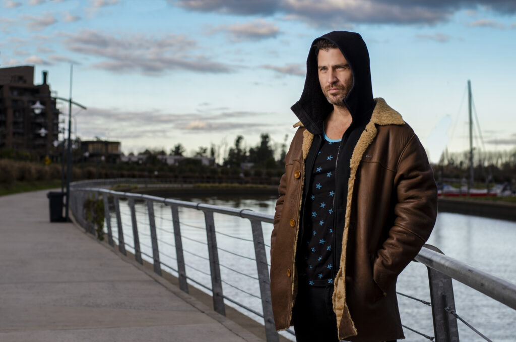Nico Furman vuelve  a la escena musical con su nueva canción «Corazón De Metal»