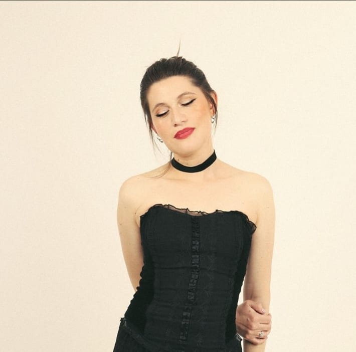 Daniela Foueré se adentra en la oscuridad emocional con su nuevo sencillo “Noche”