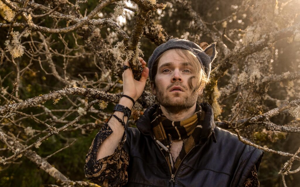 Sturle Dagsland lanza “Galdring” y nos arrastra a un trance salvaje