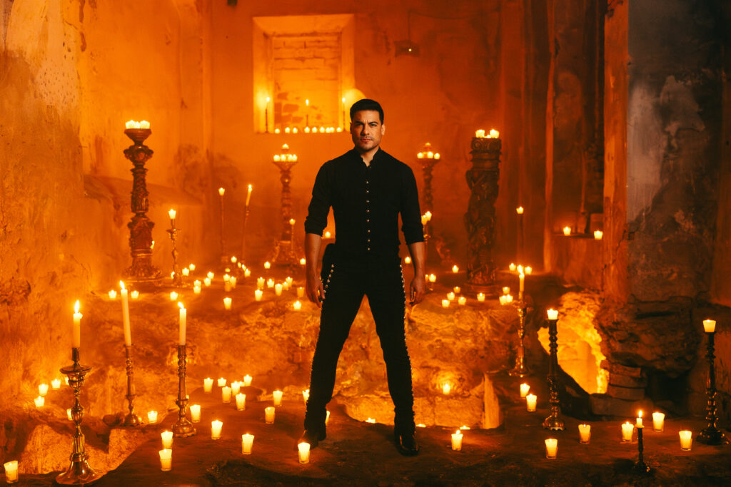 CARLOS RIVERA ESTRENA SU NUEVO SENCILLO “ALGUIEN”