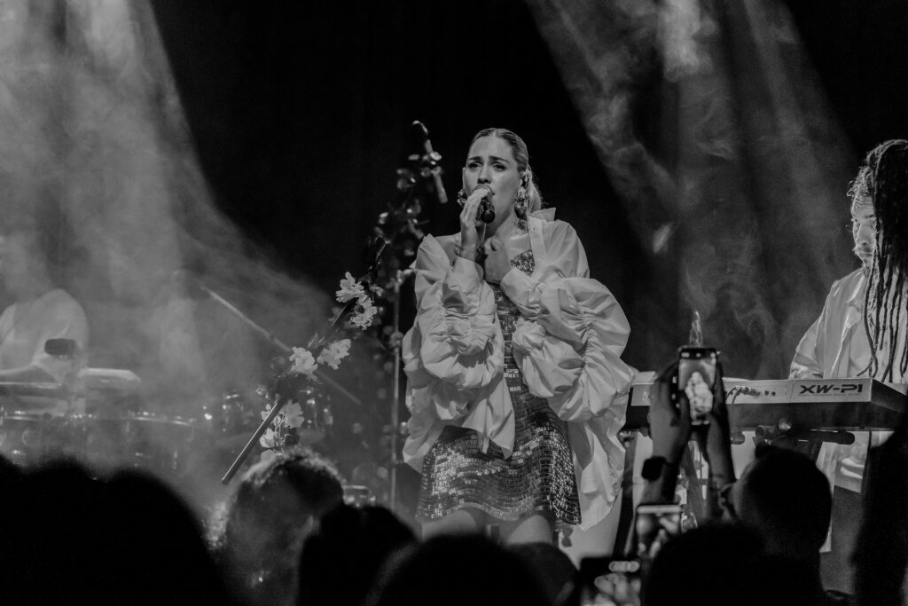 Rocío Igarzabal presentó »Volare» en La Tangente con un show íntimo y festivo