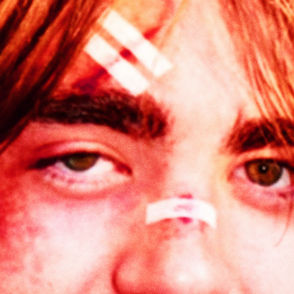 JULIAN MAAS LANZA ‘CHERRY’, SU ÁLBUM DEBUT CARGADO DE NOSTALGIA Y VISIÓN