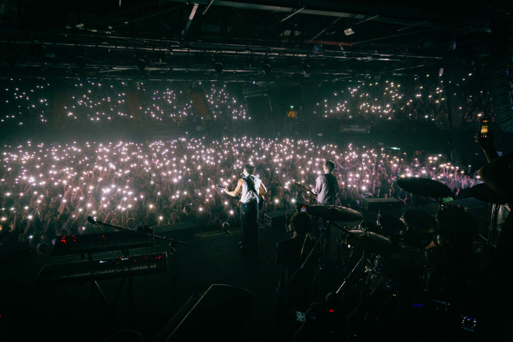El Zar volvió a Obras con un show arrollador y presentó su nuevo disco “Paradiso”