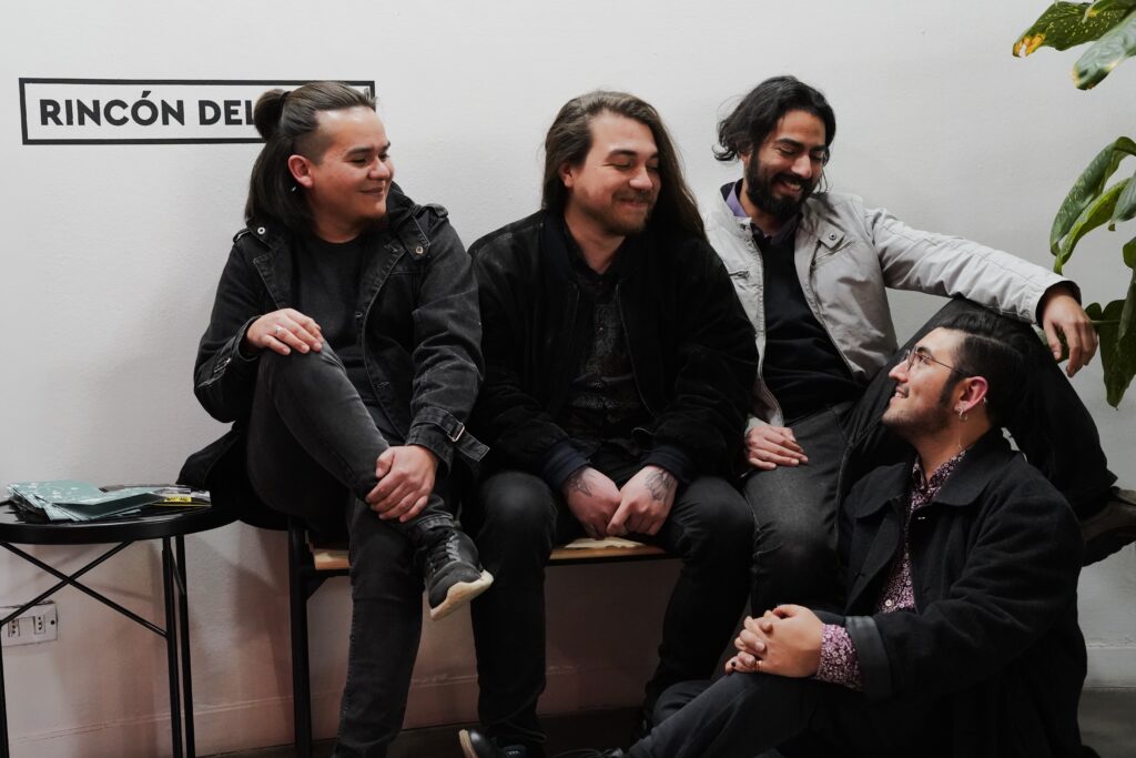 Naufragio lanza La botella era mi hogar: un debut que convierte el caos en música