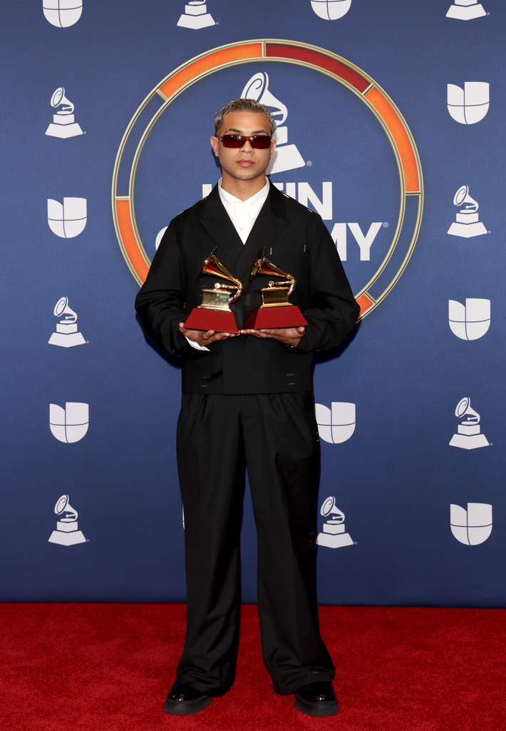 RIOS GANA DOS LATIN GRAMMYS POR EL ÉXITO GLOBAL “SI ANTES TE HUBIERA CONOCIDO” DE KAROL G