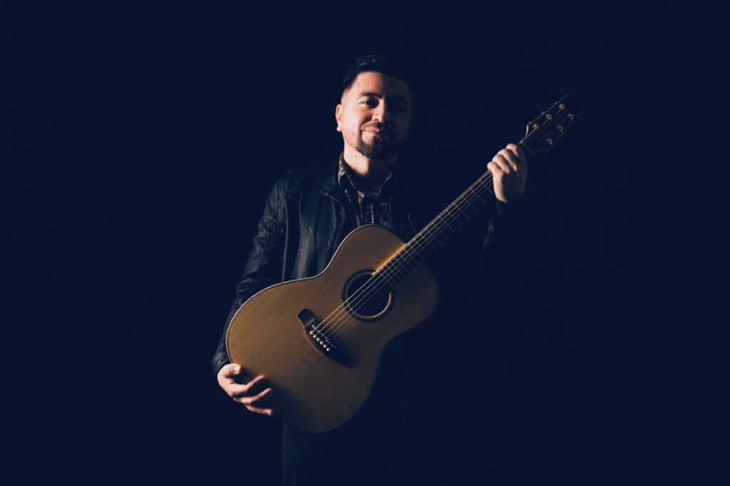 Fernando Raza irrumpe en la escena con Hombre Rana