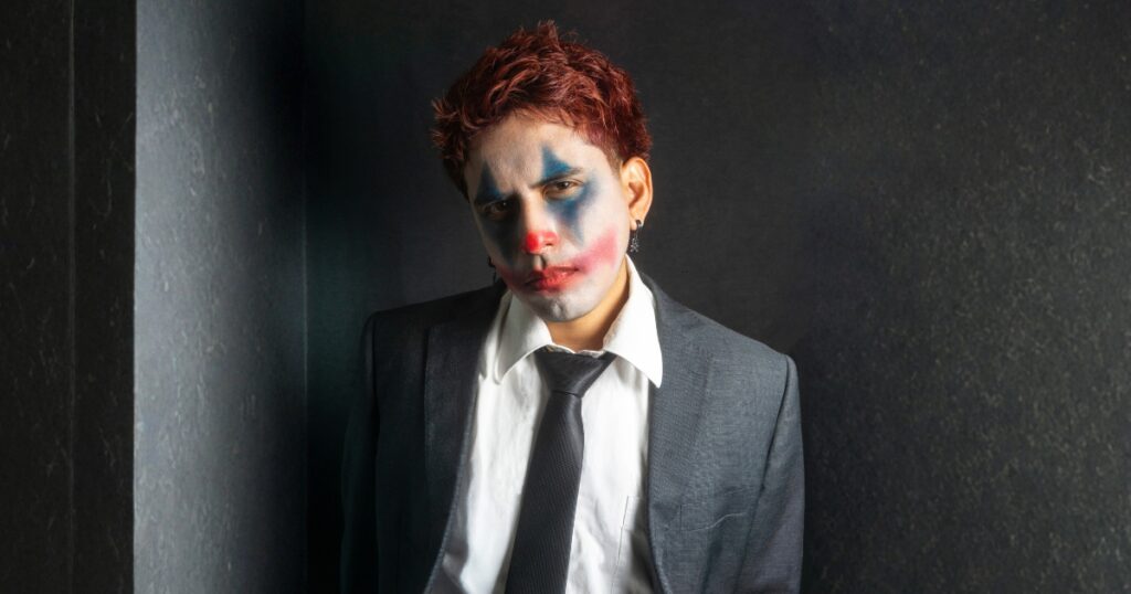 Joy Carpintero estrena “Sobrepensar sobre pensar y pensar sobre sobrepensar” y se lanza a su faceta más libre