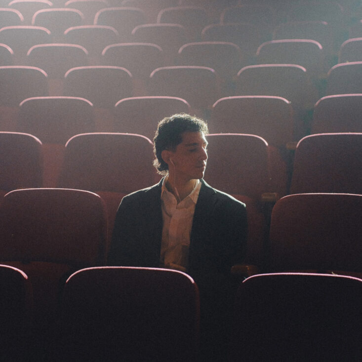 Rygo presenta Cómo es Salir, un EP debut que celebra la autenticidad y el crecimiento personal