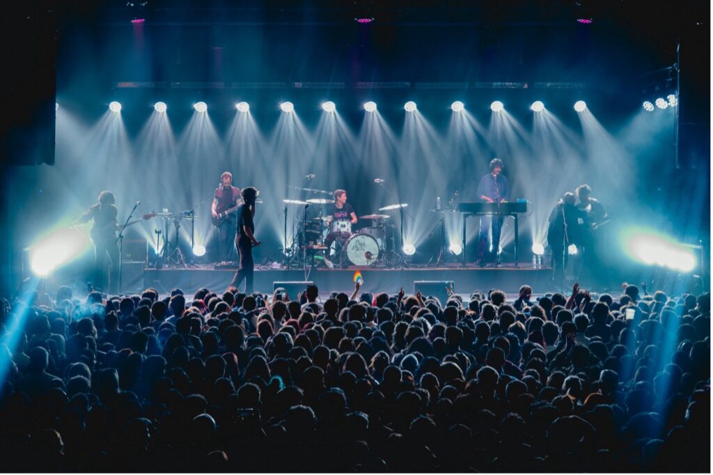 Bandalos Chinos convierte el Complejo C en una fiesta con un show totalmente sold out antes de su gira por Argentina, Uruguay y Paraguay