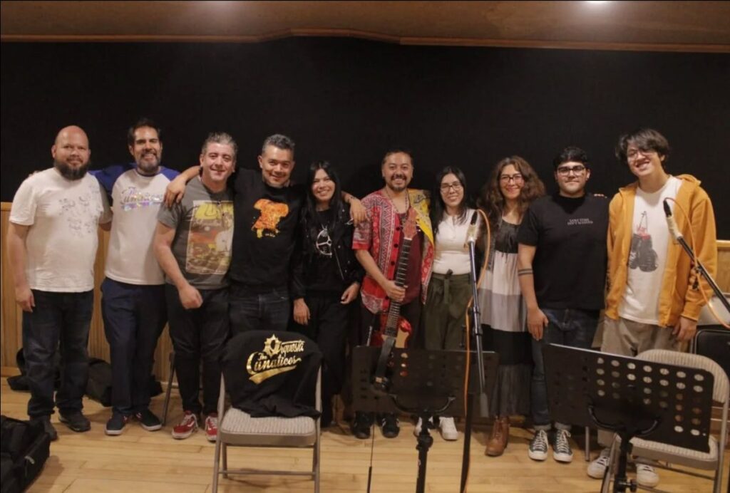 Orquesta The Lunaticos hace rugir “La Camioneta Roja 2026”